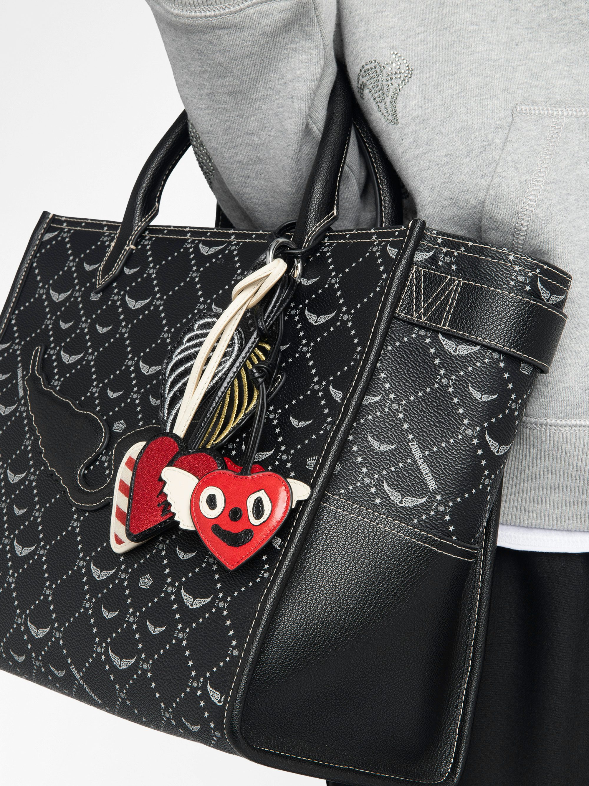 Porte-Clés Love Cherry Vintage - Charms grigri en cuir vernis effet inspiré vintage, en forme de cerises à accrocher sur un sac par exemple.